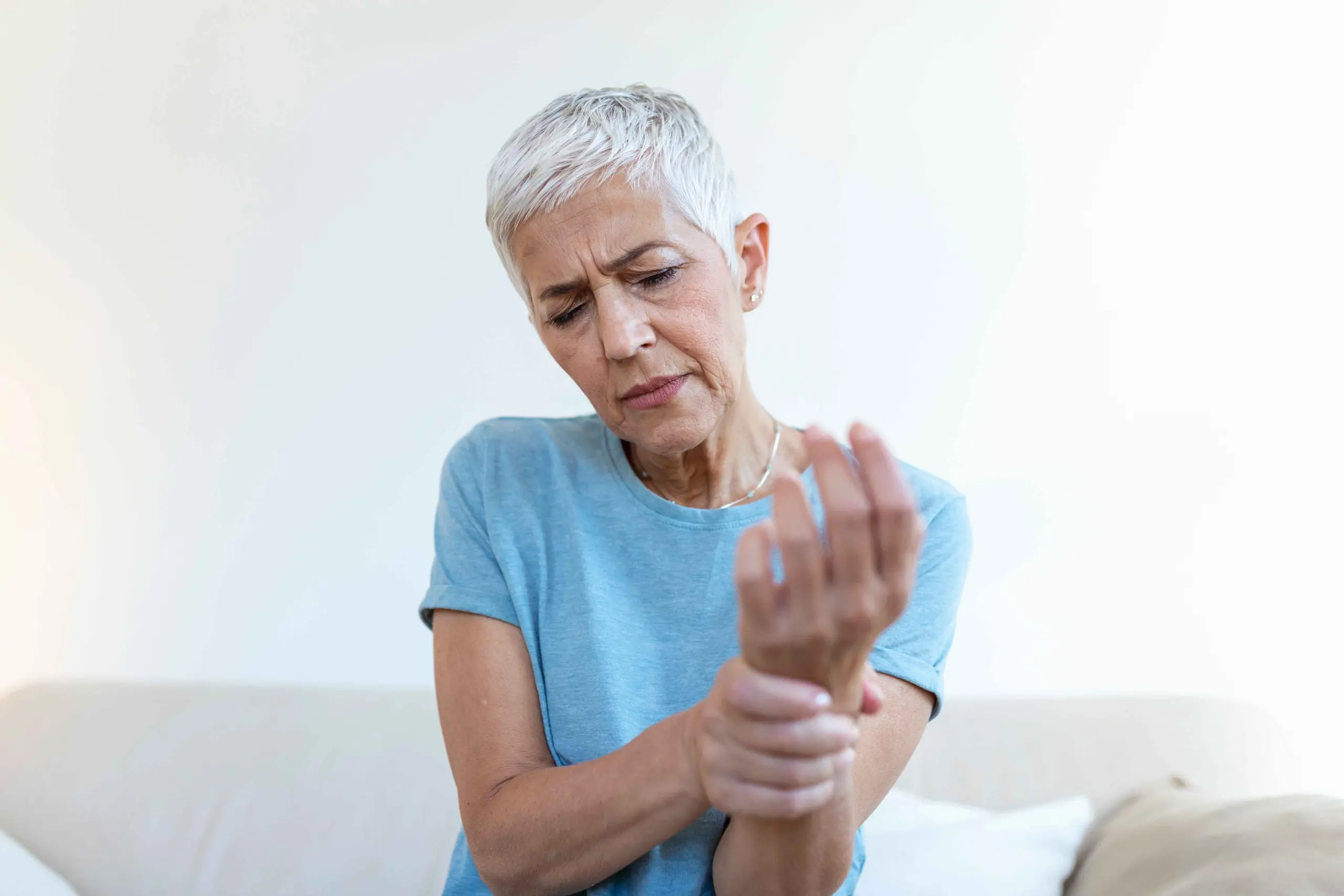 elderly-woman-suffering-from-pain-hand-arthritis-old-person-senior-woman-female-suffering-from-pain-home (1)_11zon