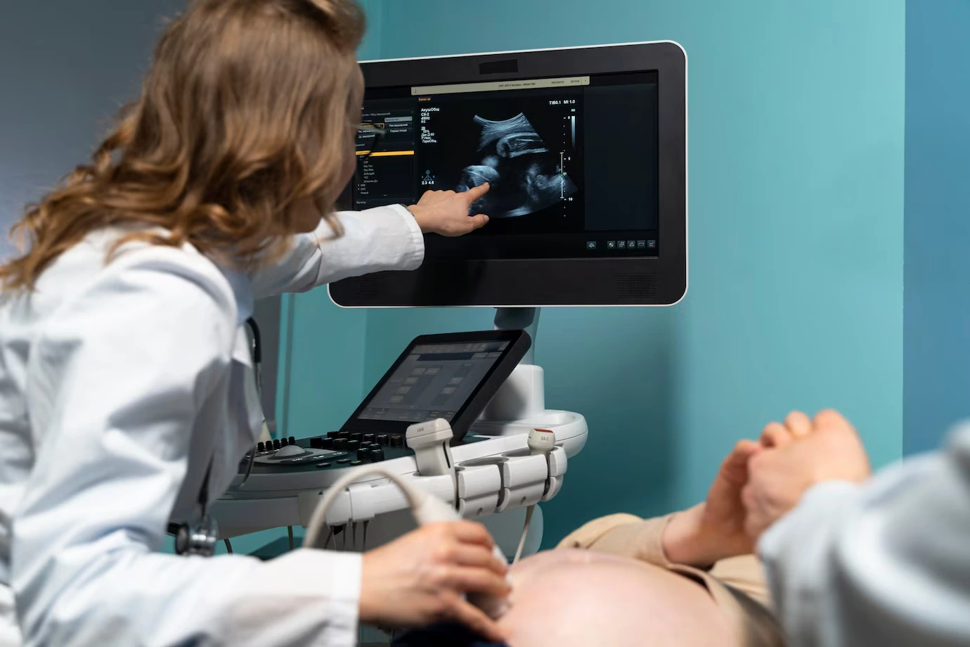 gynecologist-performing-ultrasound-consultation_23-2149353023 (1)